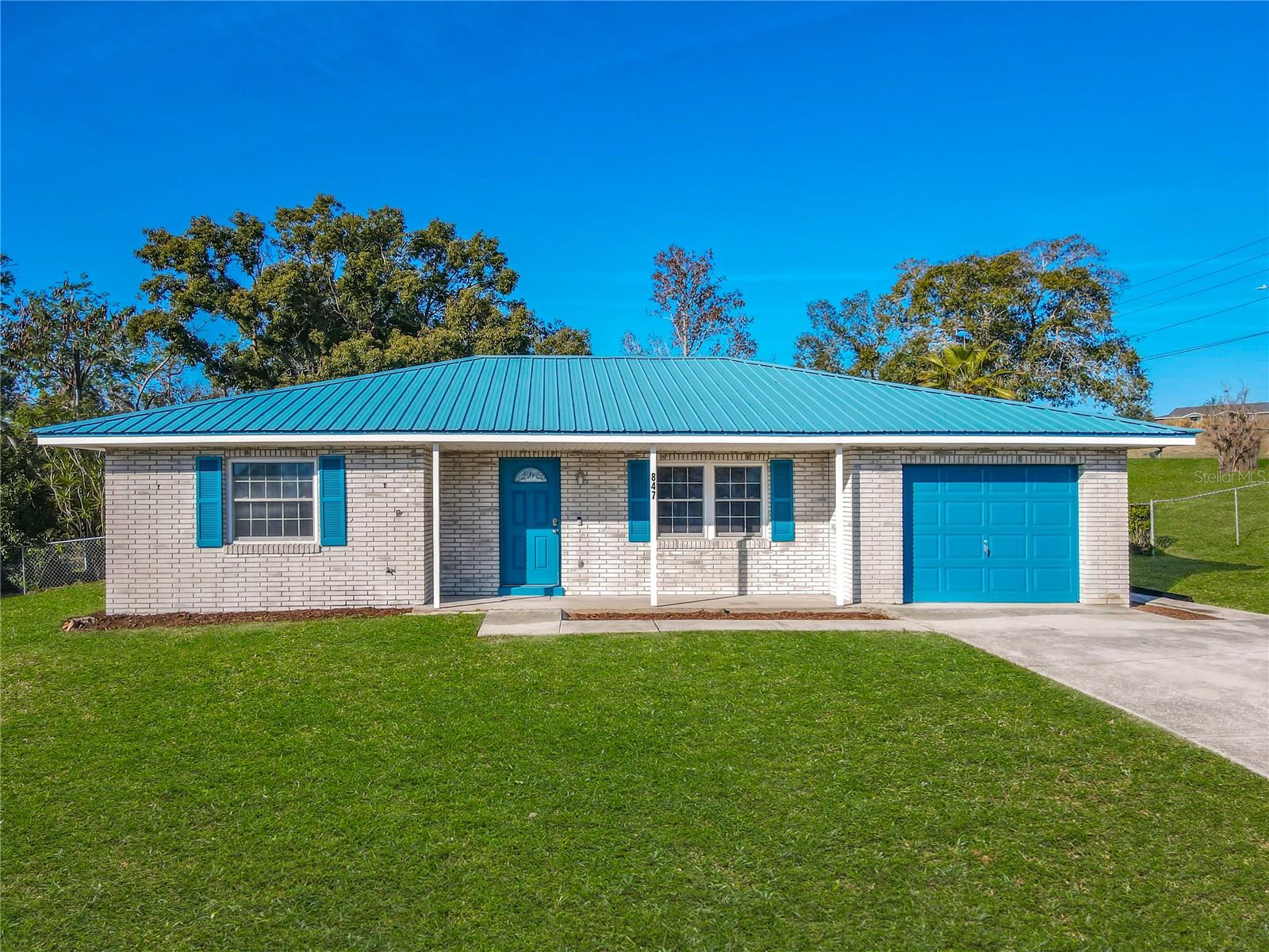 WOODLAND HILLS - Residential