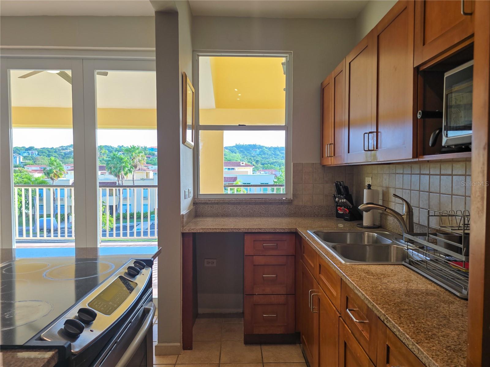 HARBOUR LAKES - Residential