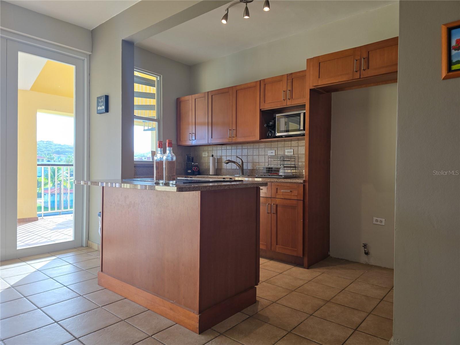 HARBOUR LAKES - Residential