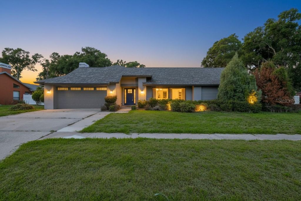 Photo of 2701 Herndon Street, Valrico, FL 33596 (MLS # TB8511389)