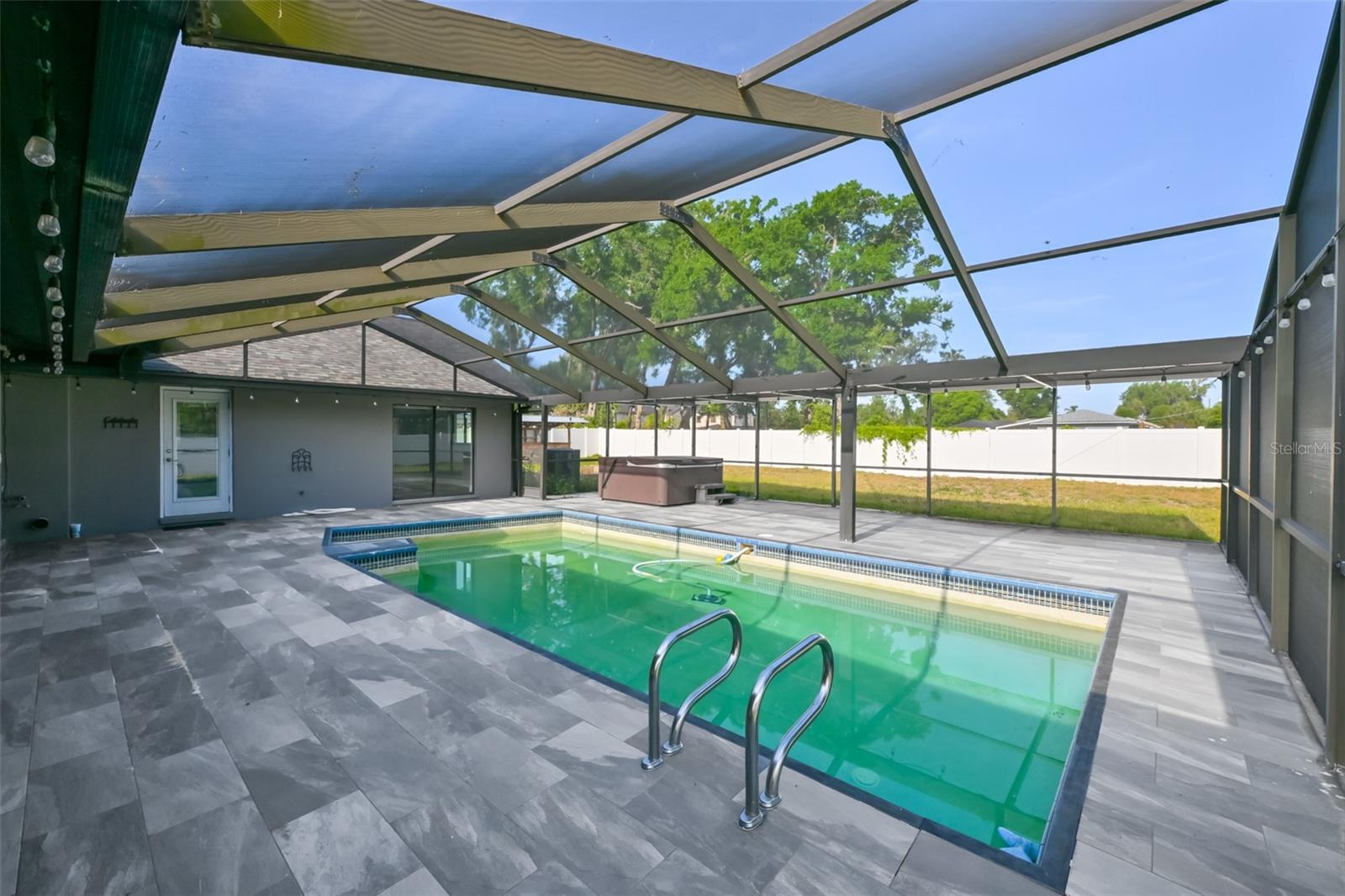 DURANT OAKS - Residential