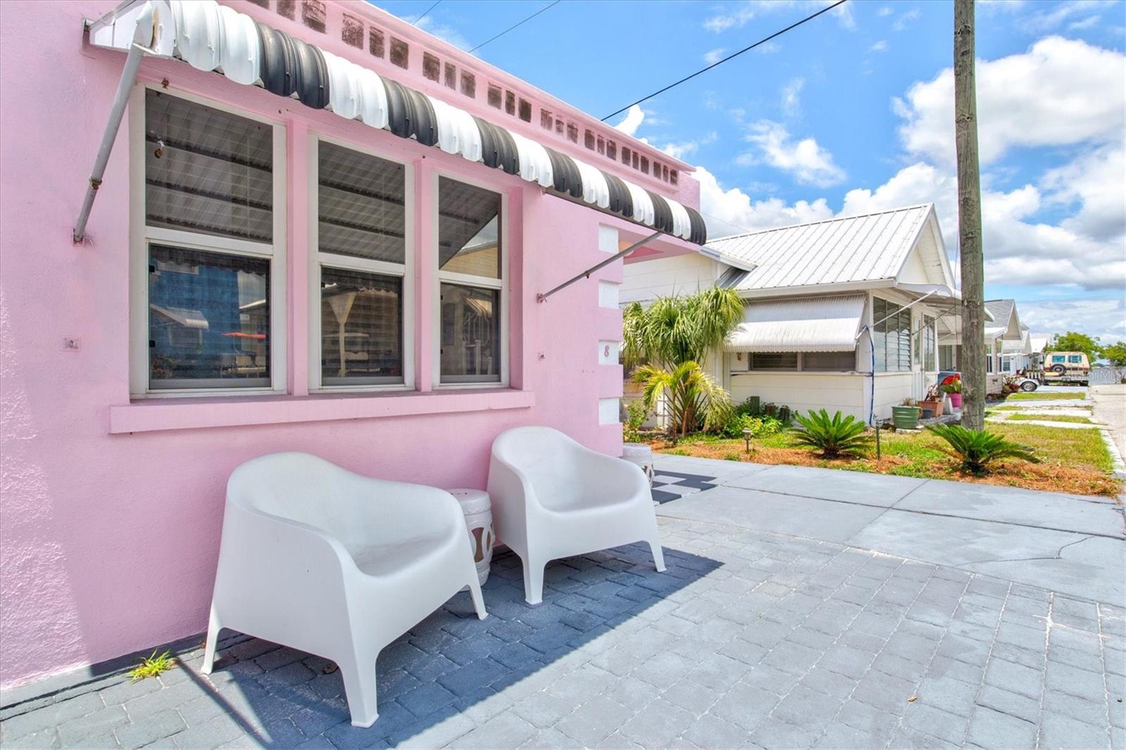 8 DESOTO STREET E