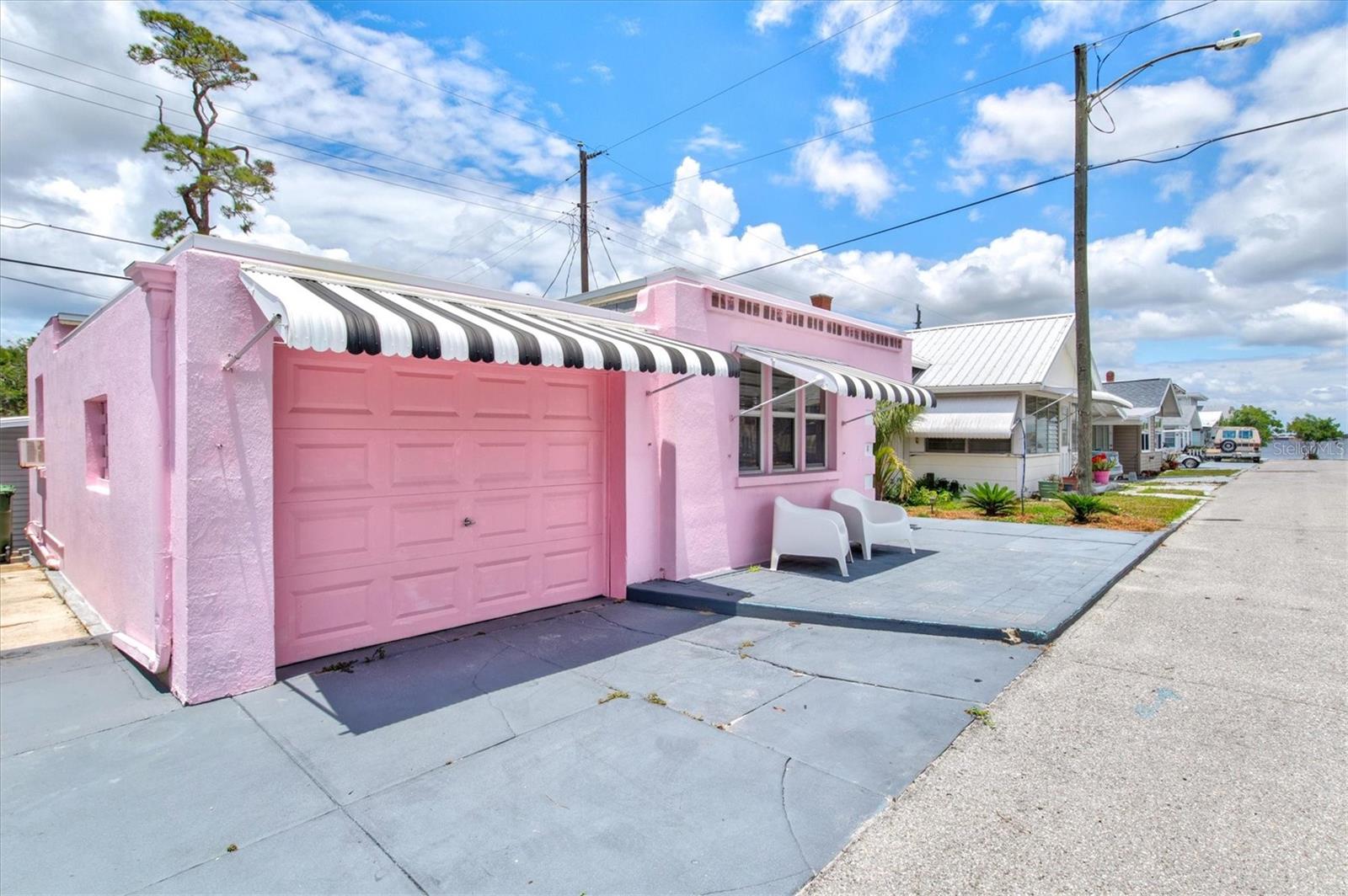 8 DESOTO STREET E