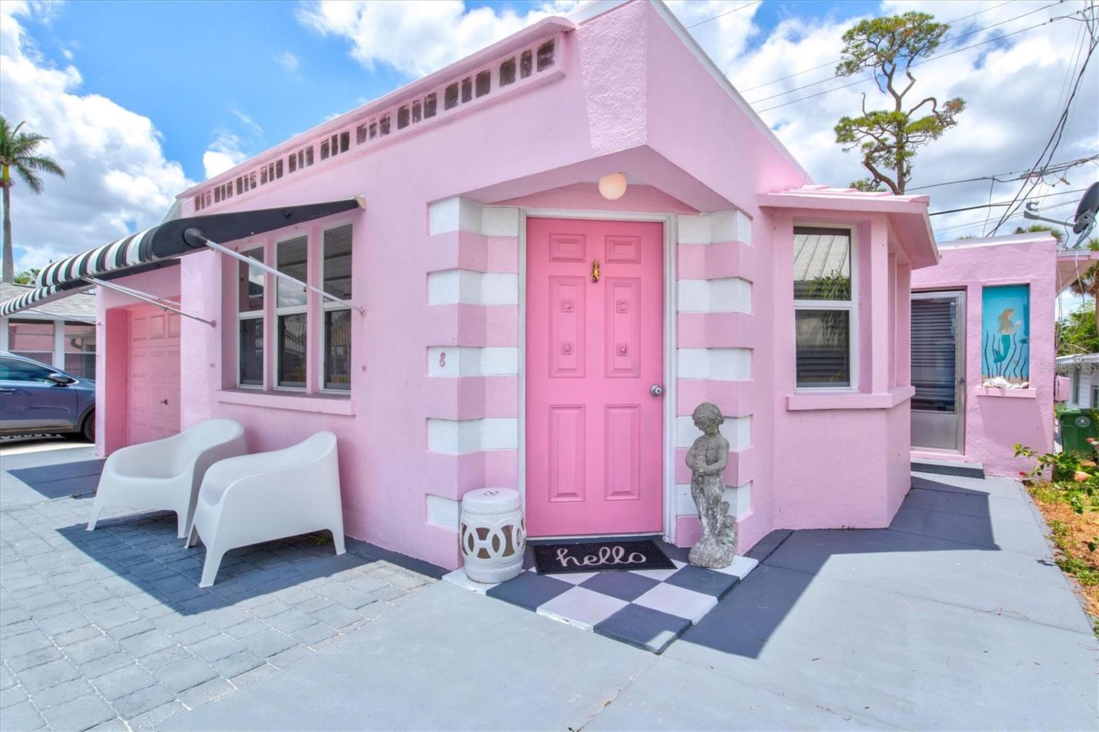 8 DESOTO STREET E