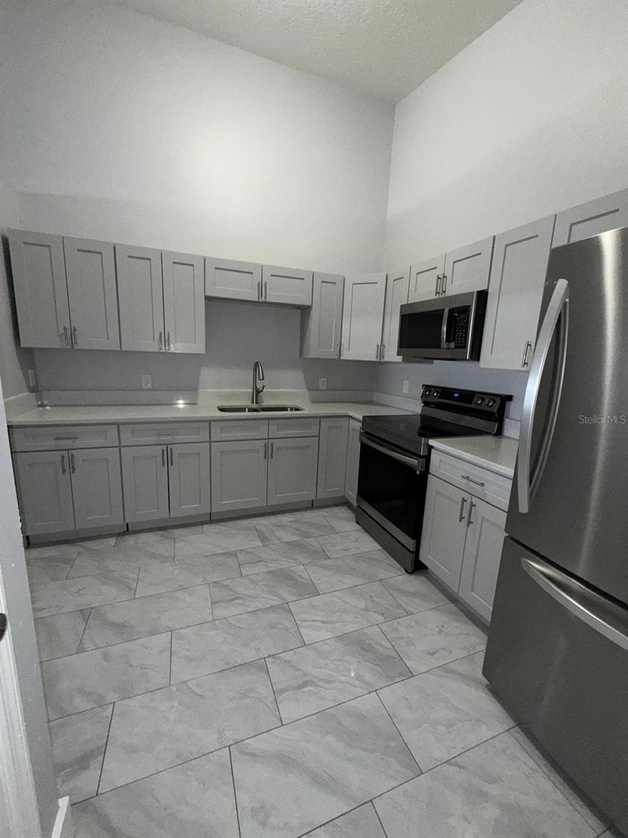 RIVER MANOR - Residential