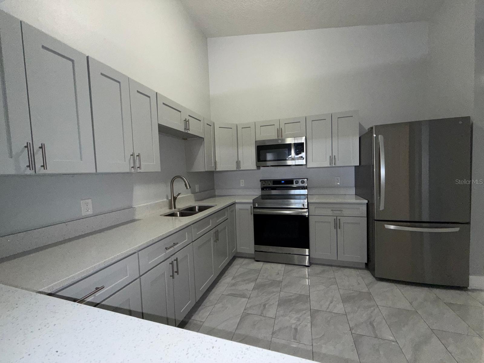 RIVER MANOR - Residential