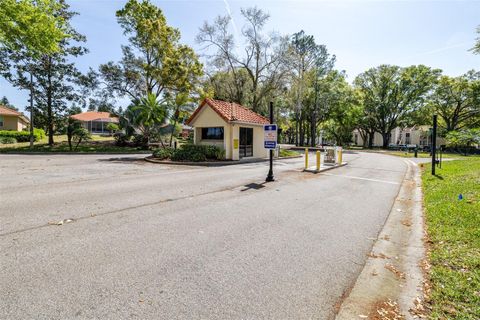 A home in WINTER HAVEN