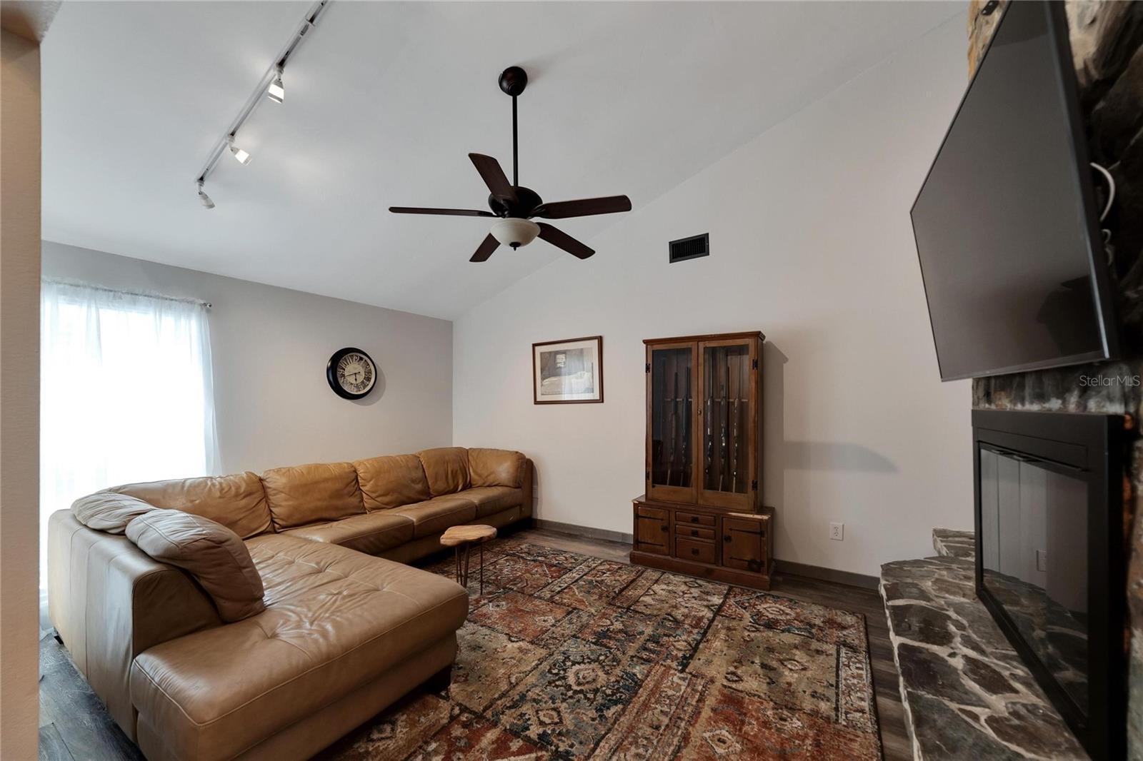 BUCKHORN SPGS MANOR - Residential