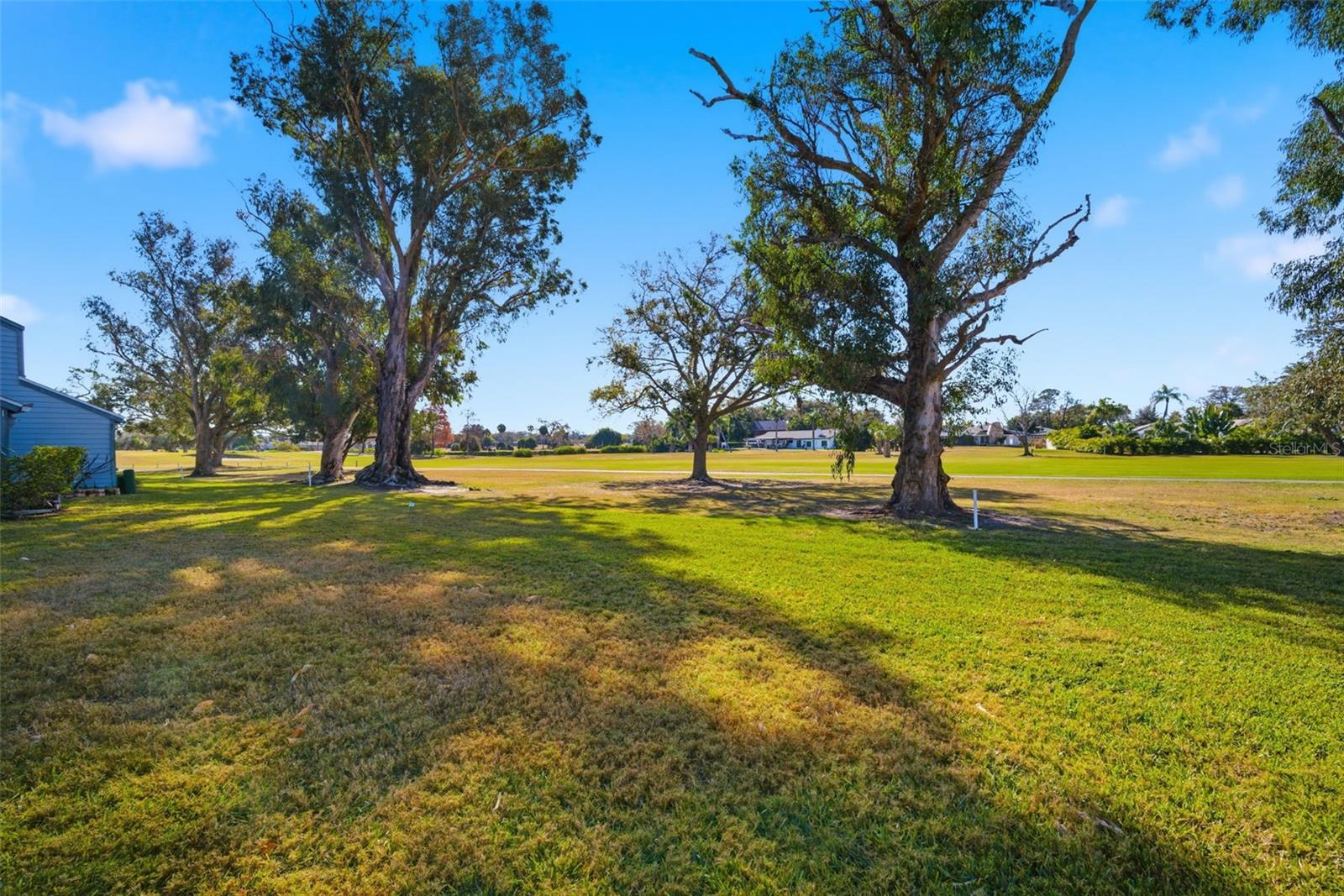 LINKS THE CONDO - Residential