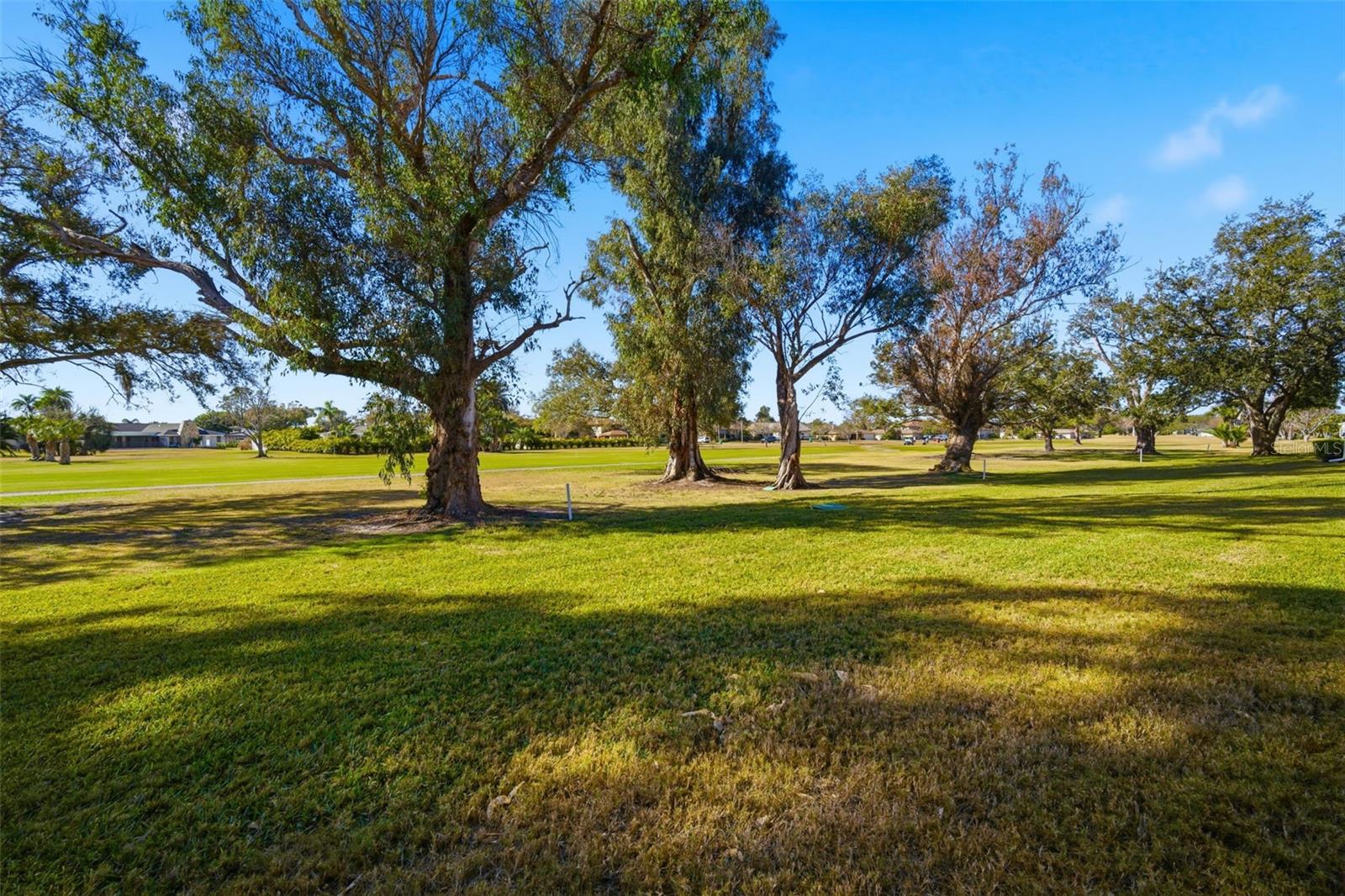 LINKS THE CONDO - Residential