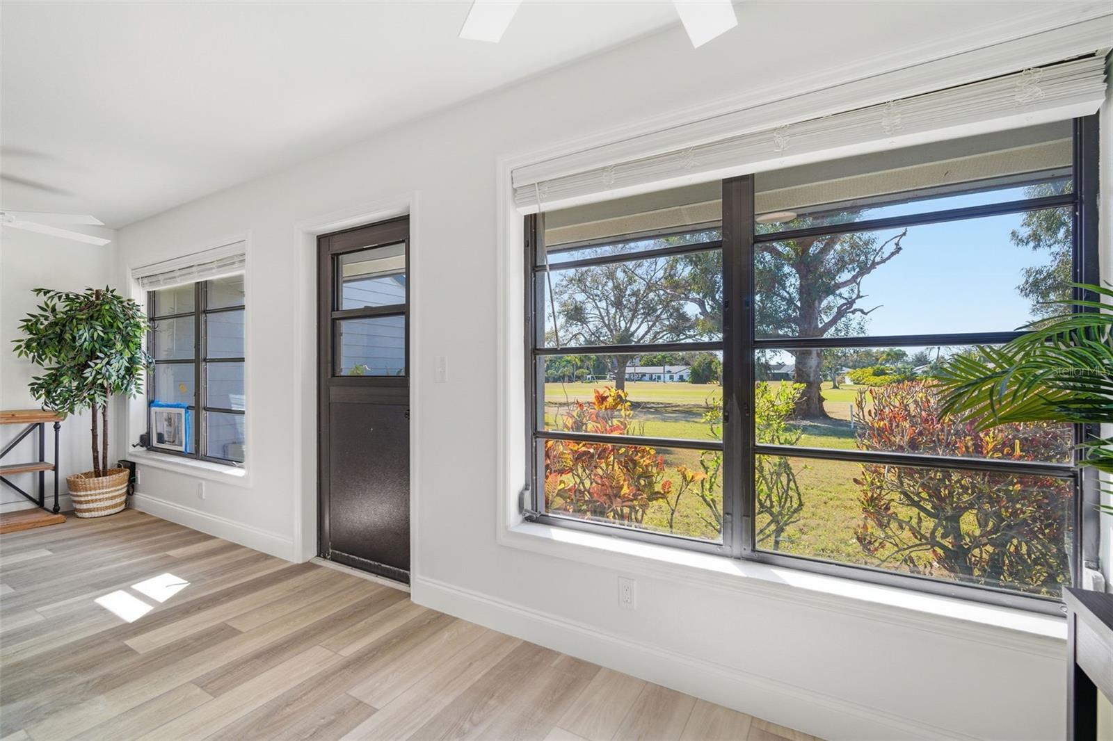 LINKS THE CONDO - Residential