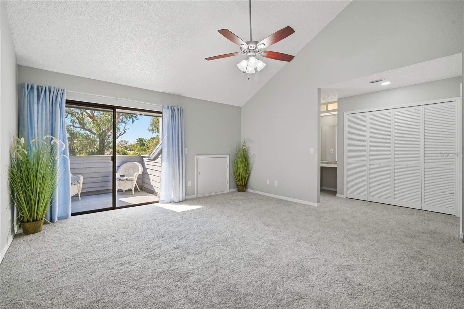 LINKS THE CONDO - Residential