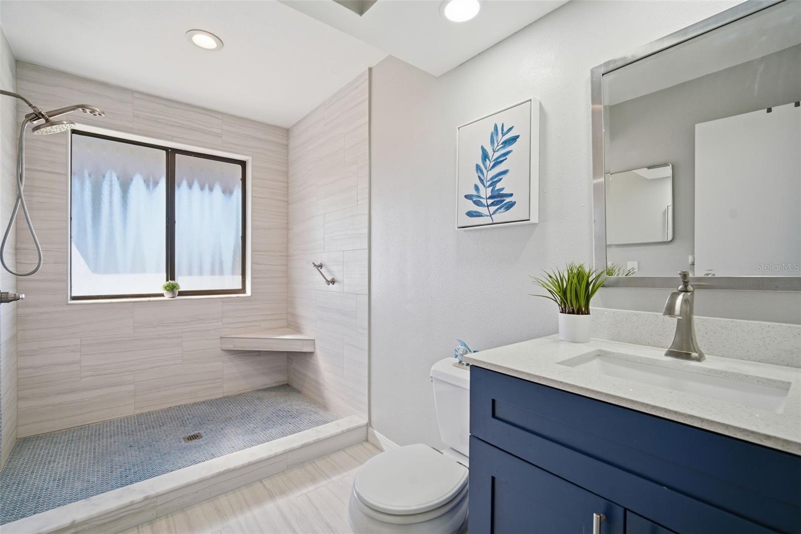 LINKS THE CONDO - Residential