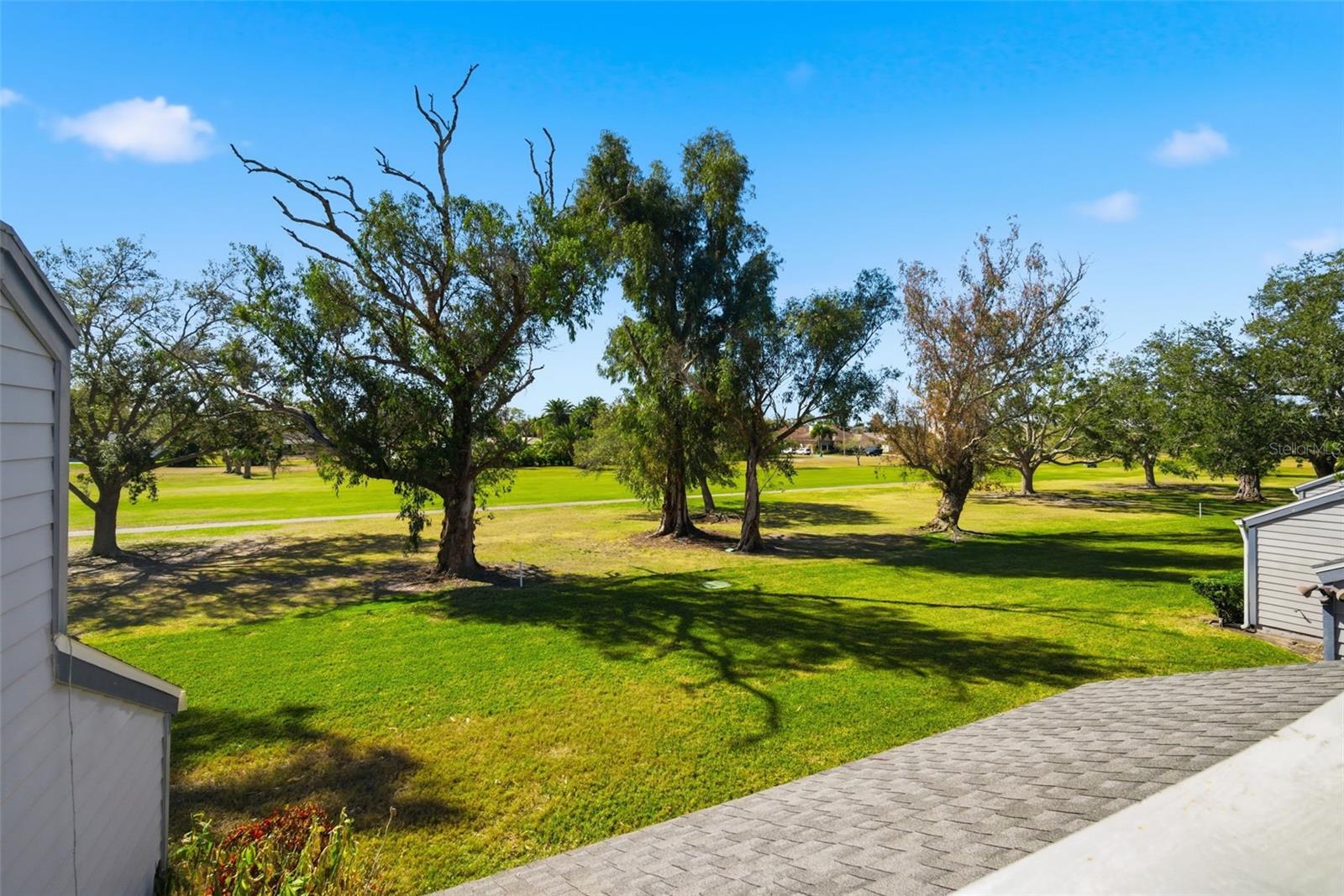 LINKS THE CONDO - Residential