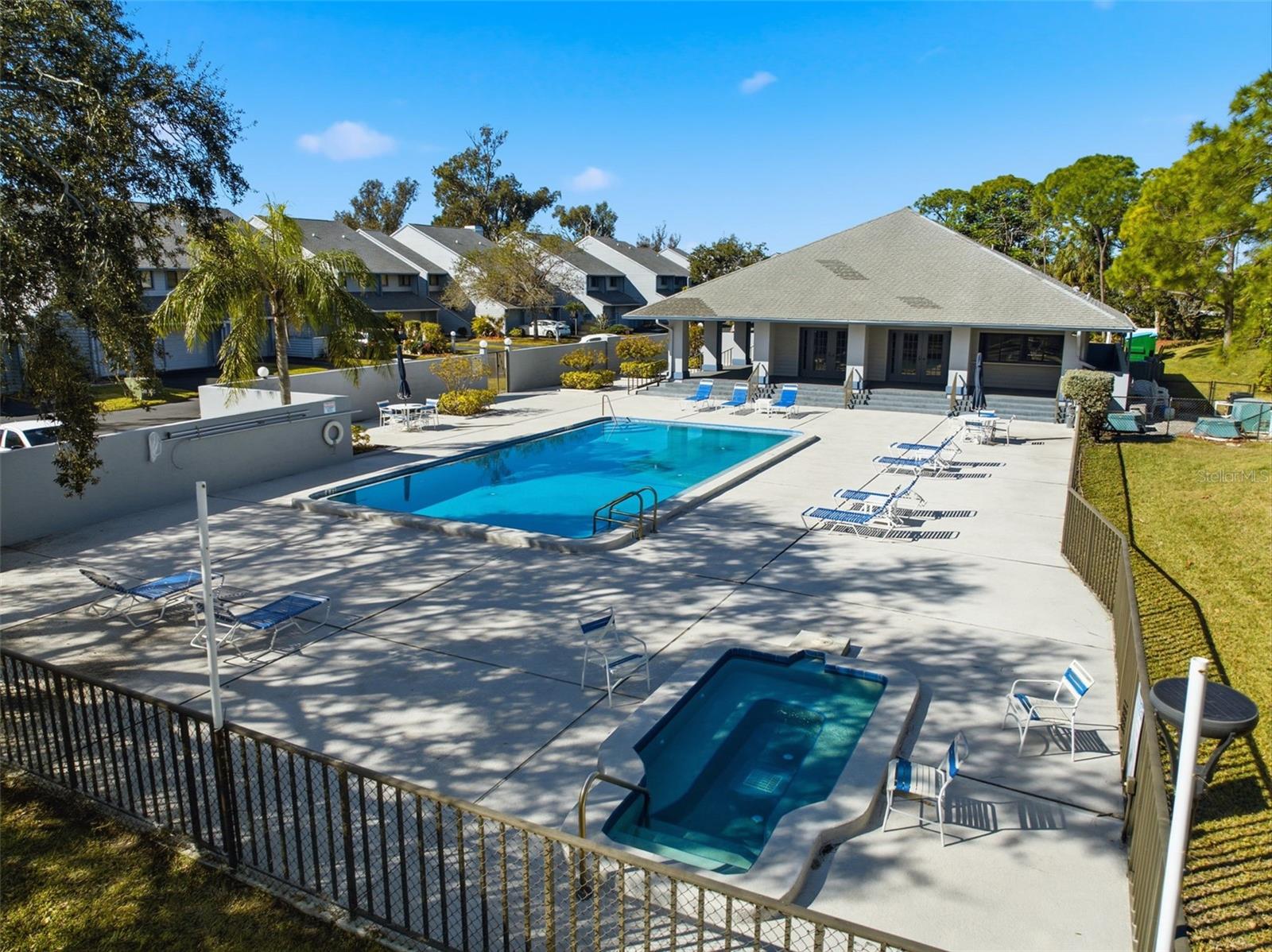 LINKS THE CONDO - Residential