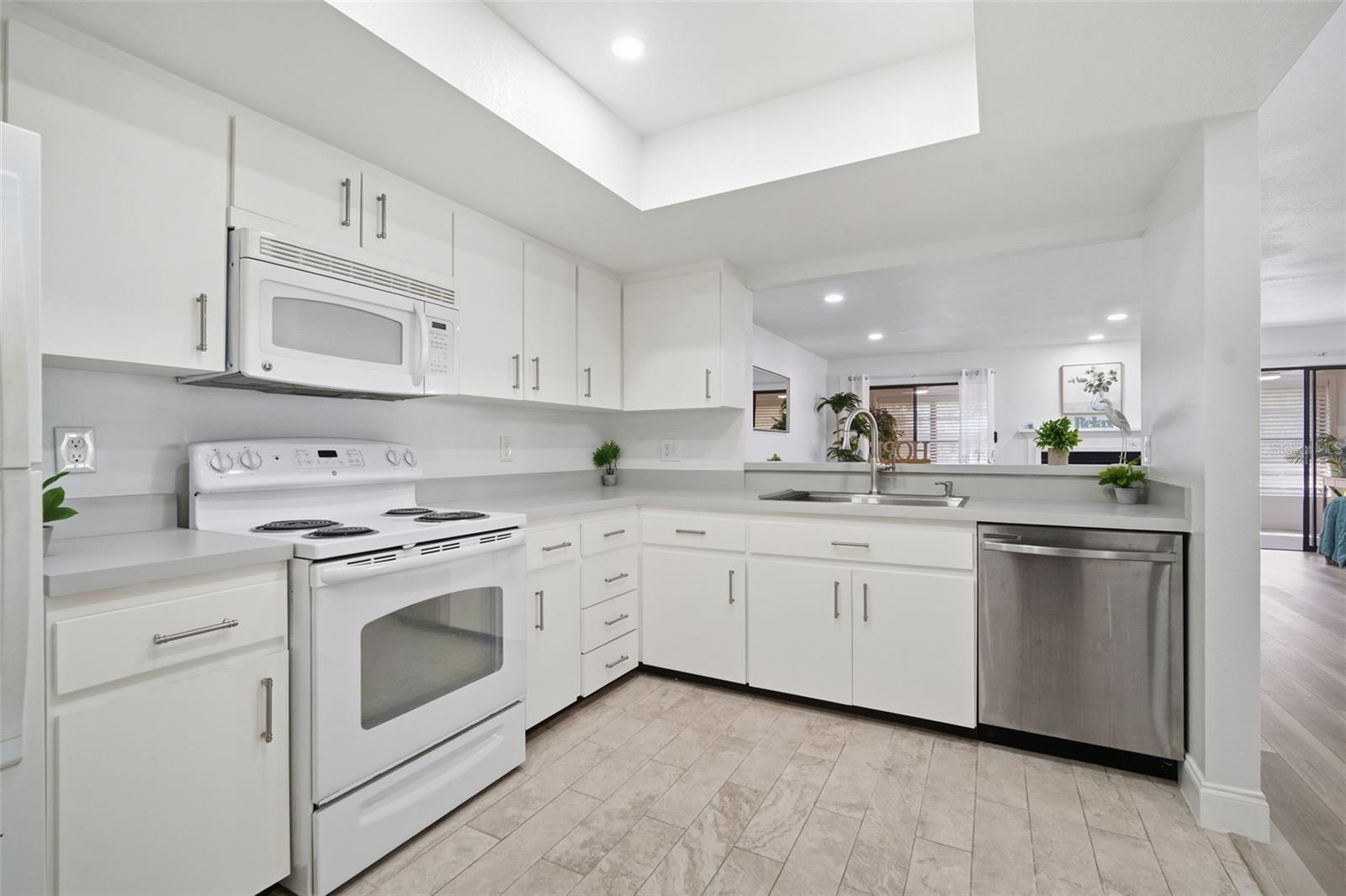 LINKS THE CONDO - Residential