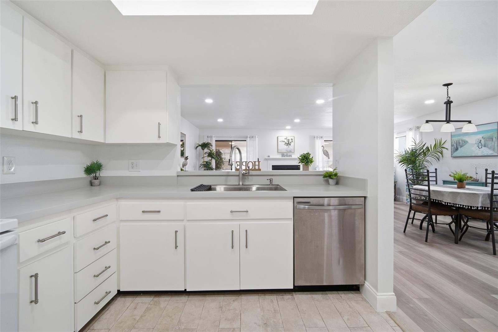 LINKS THE CONDO - Residential