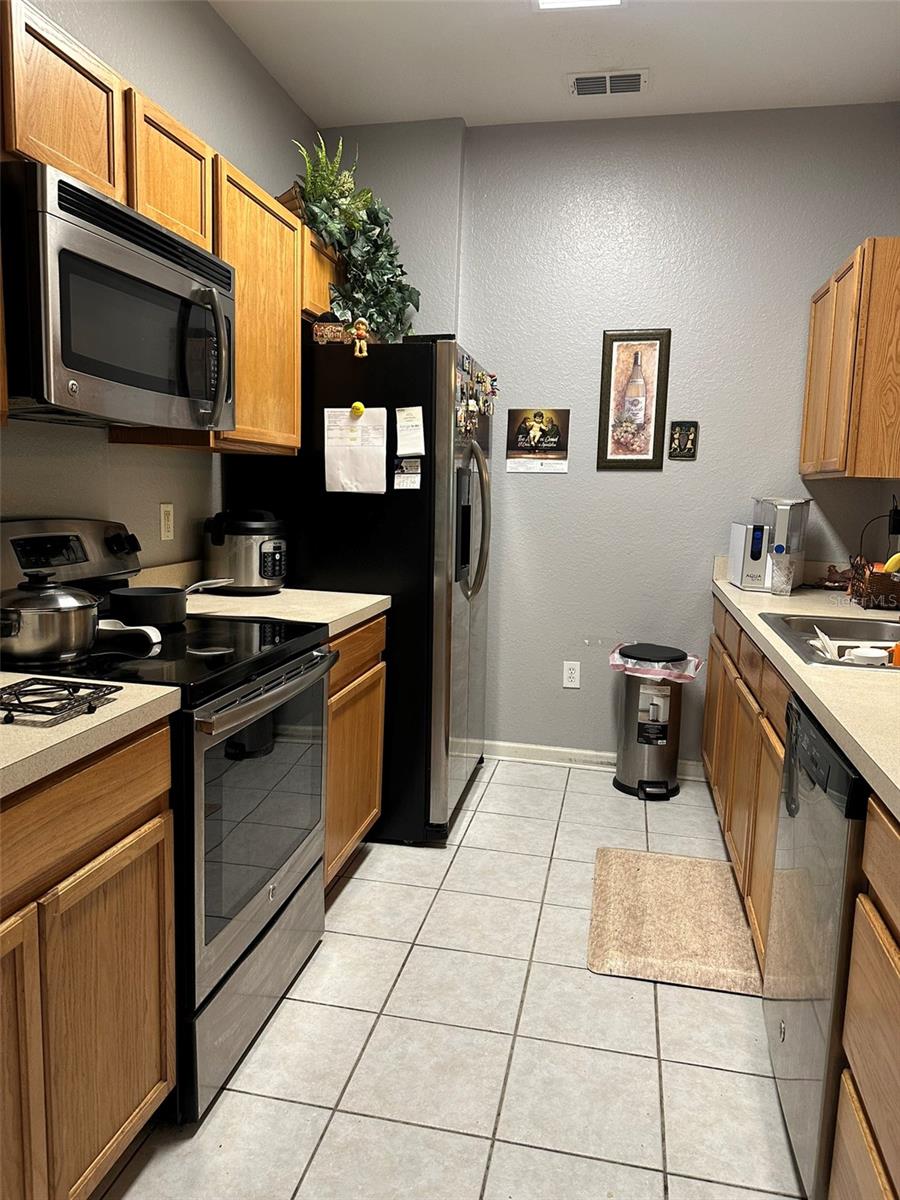 HORIZONS/VISTA LAKES PH 03 - Residential Lease