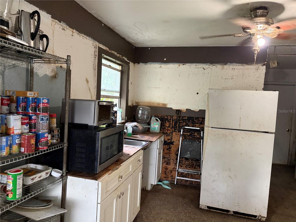 Photo of 5617 Olive Avenue, Sarasota, FL 34231 (MLS # A4668154)