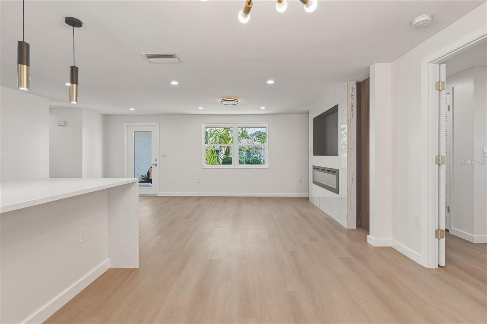 SOUTH VENICE - Residential
