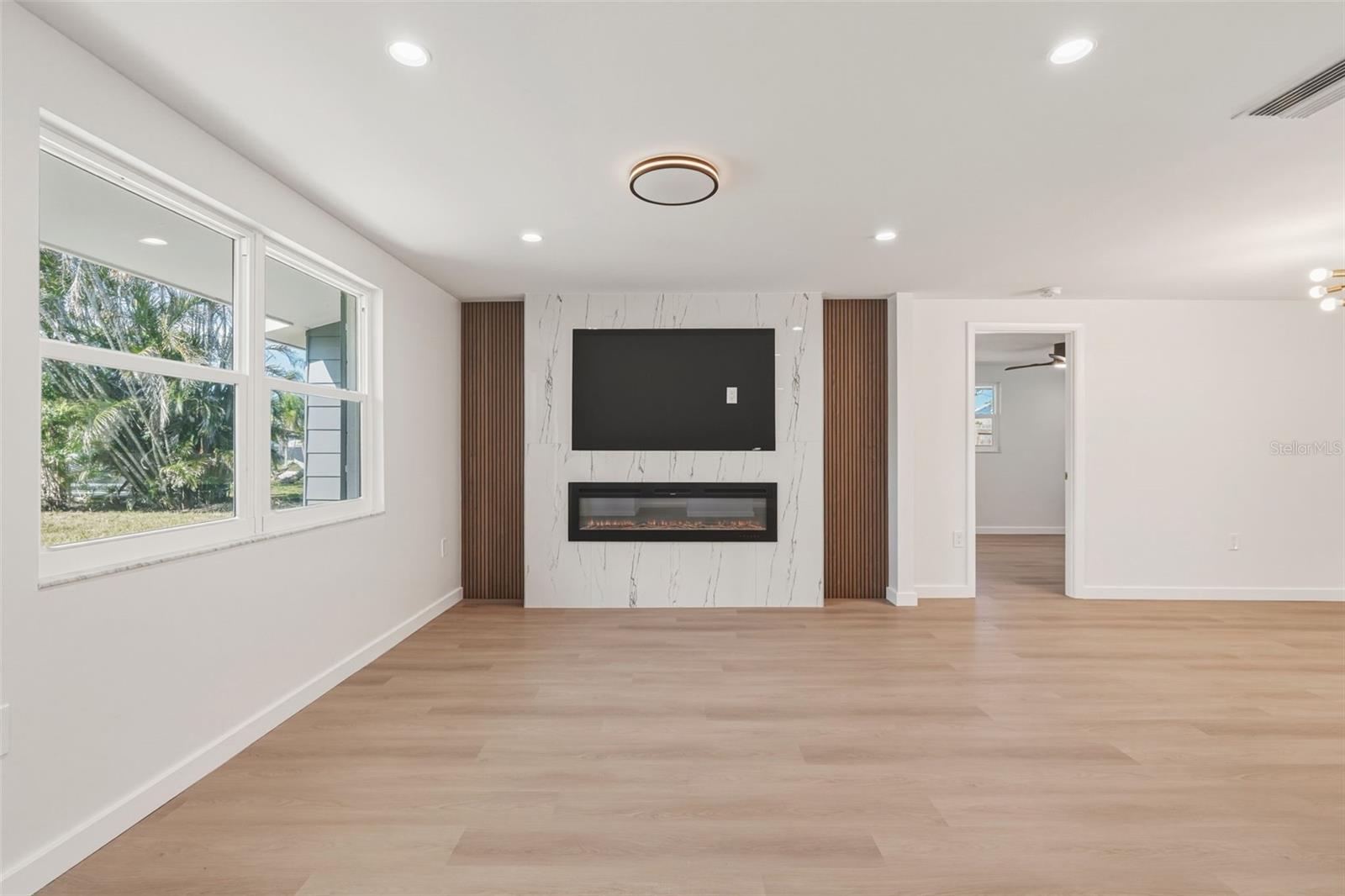 SOUTH VENICE - Residential