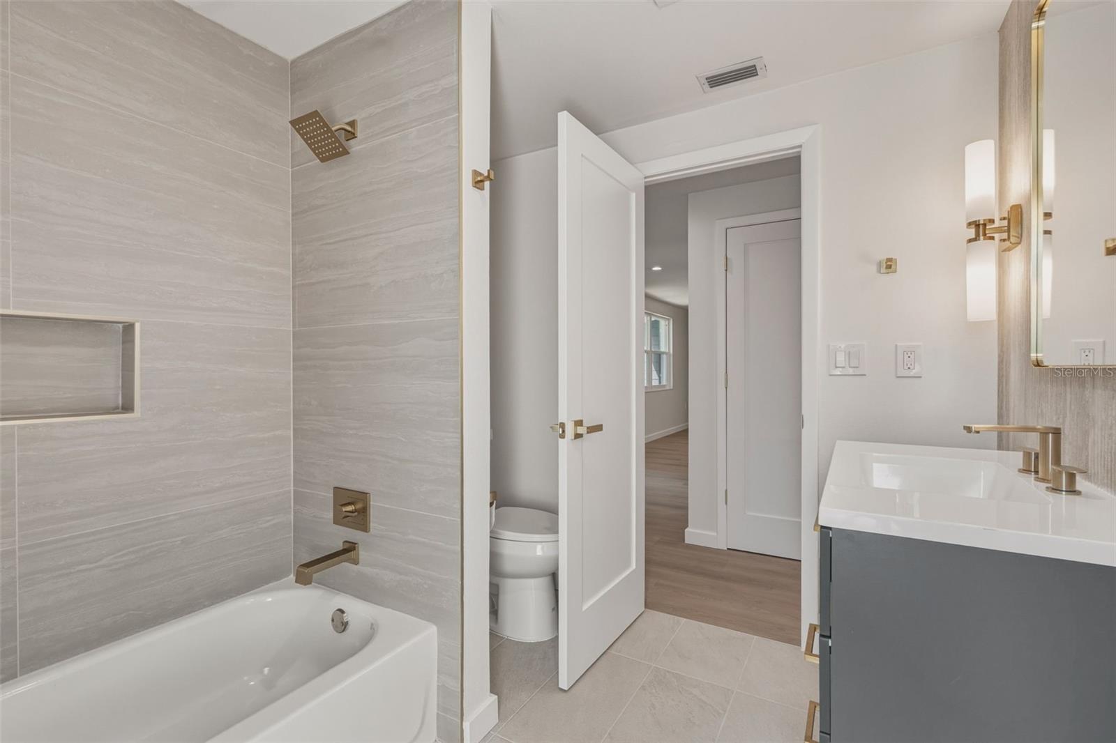 SOUTH VENICE - Residential