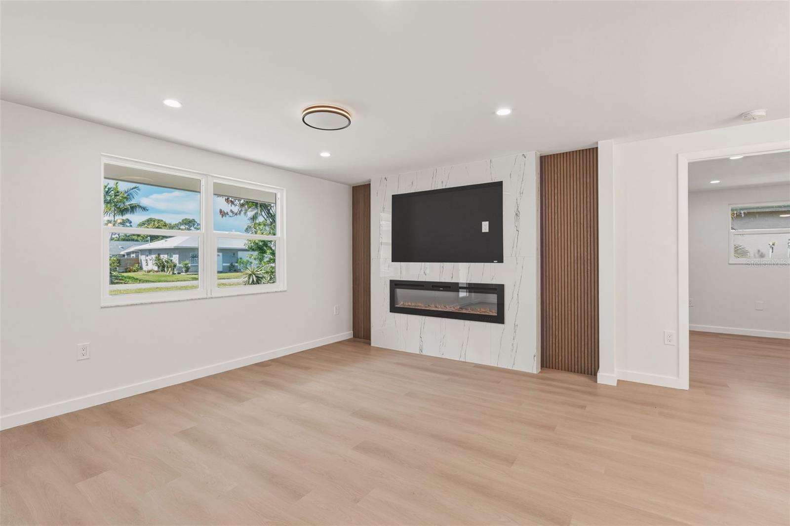 SOUTH VENICE - Residential