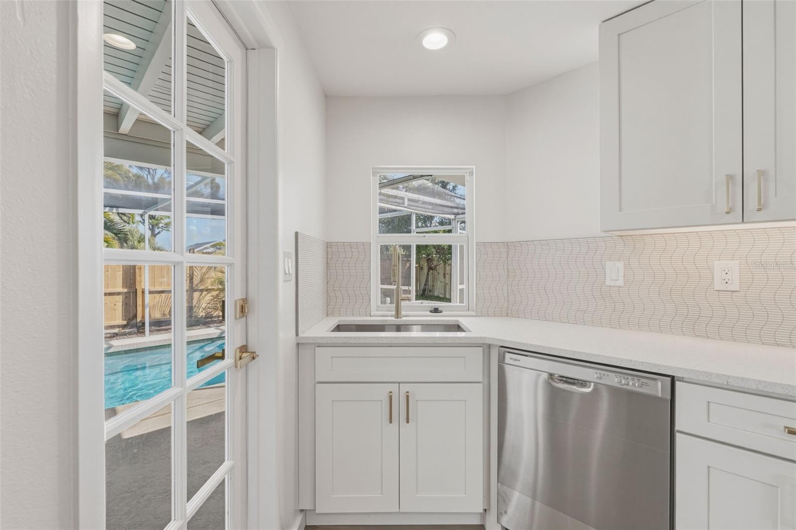 SOUTH VENICE - Residential