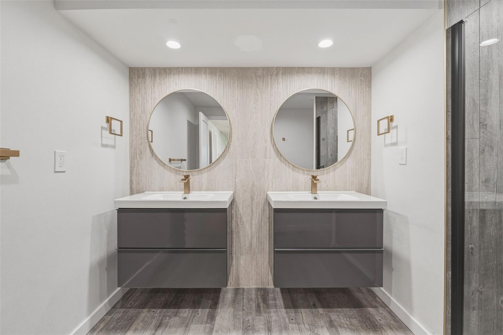 SOUTH VENICE - Residential