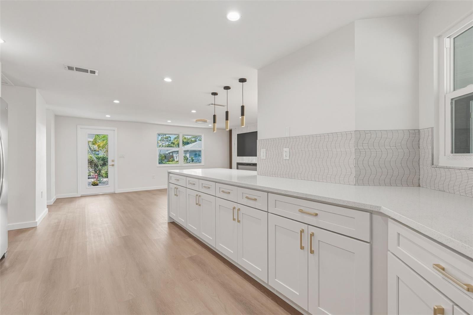 SOUTH VENICE - Residential