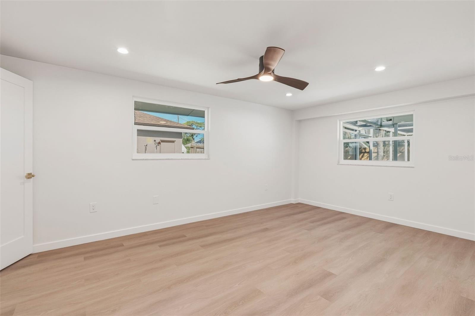 SOUTH VENICE - Residential