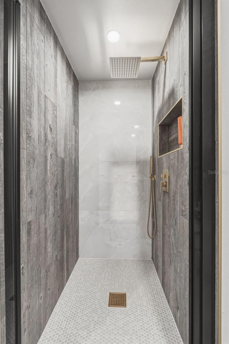 SOUTH VENICE - Residential