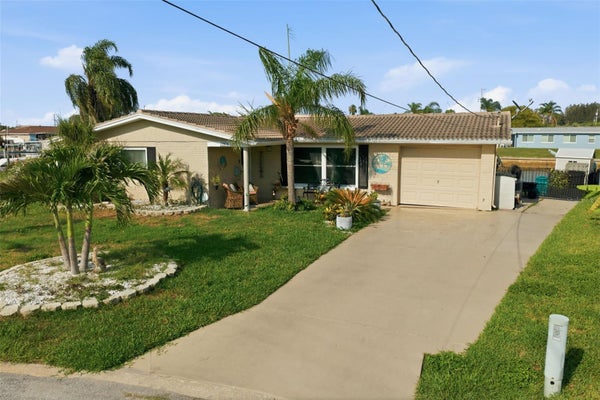 12816 4TH ISLE, HUDSON, FL 34667 - Image 1dfb6e307ff91c14e5e4517583a1ffd7/3668910734