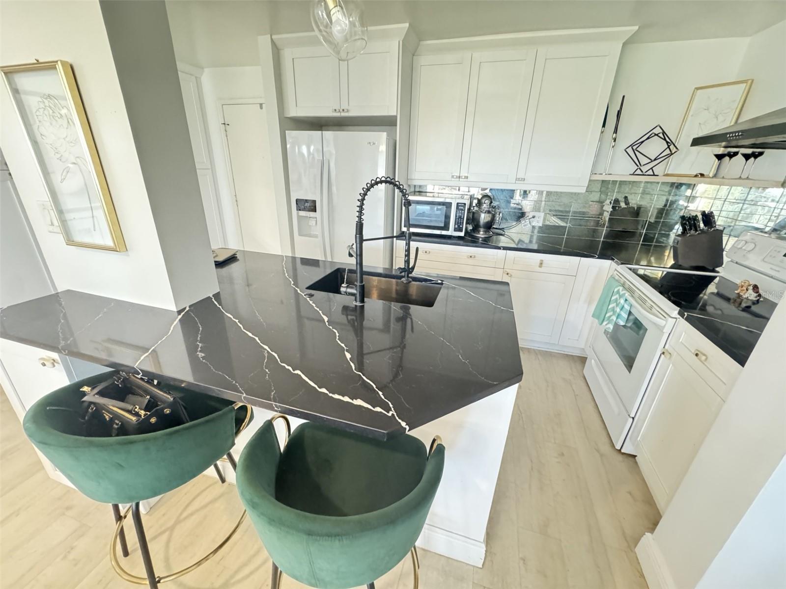 4141 BAYSHORE BOULEVARD 1103