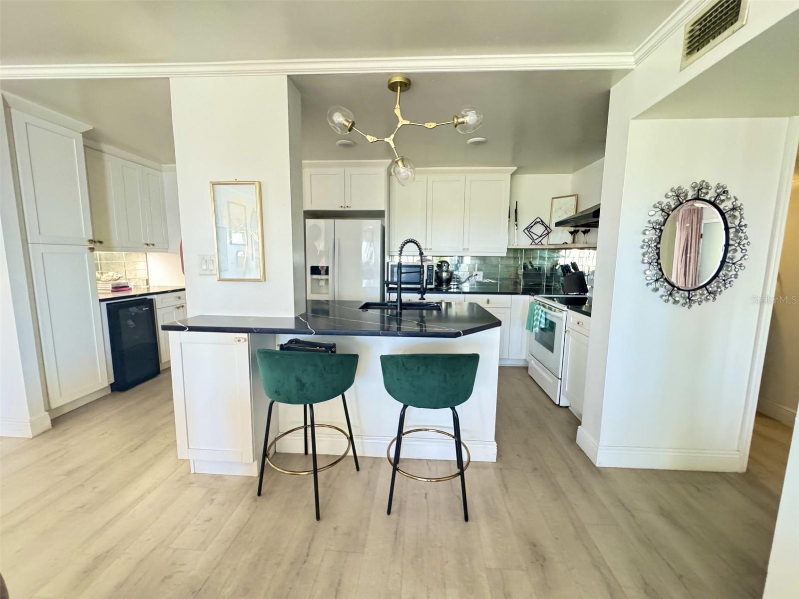 4141 BAYSHORE BOULEVARD 1103