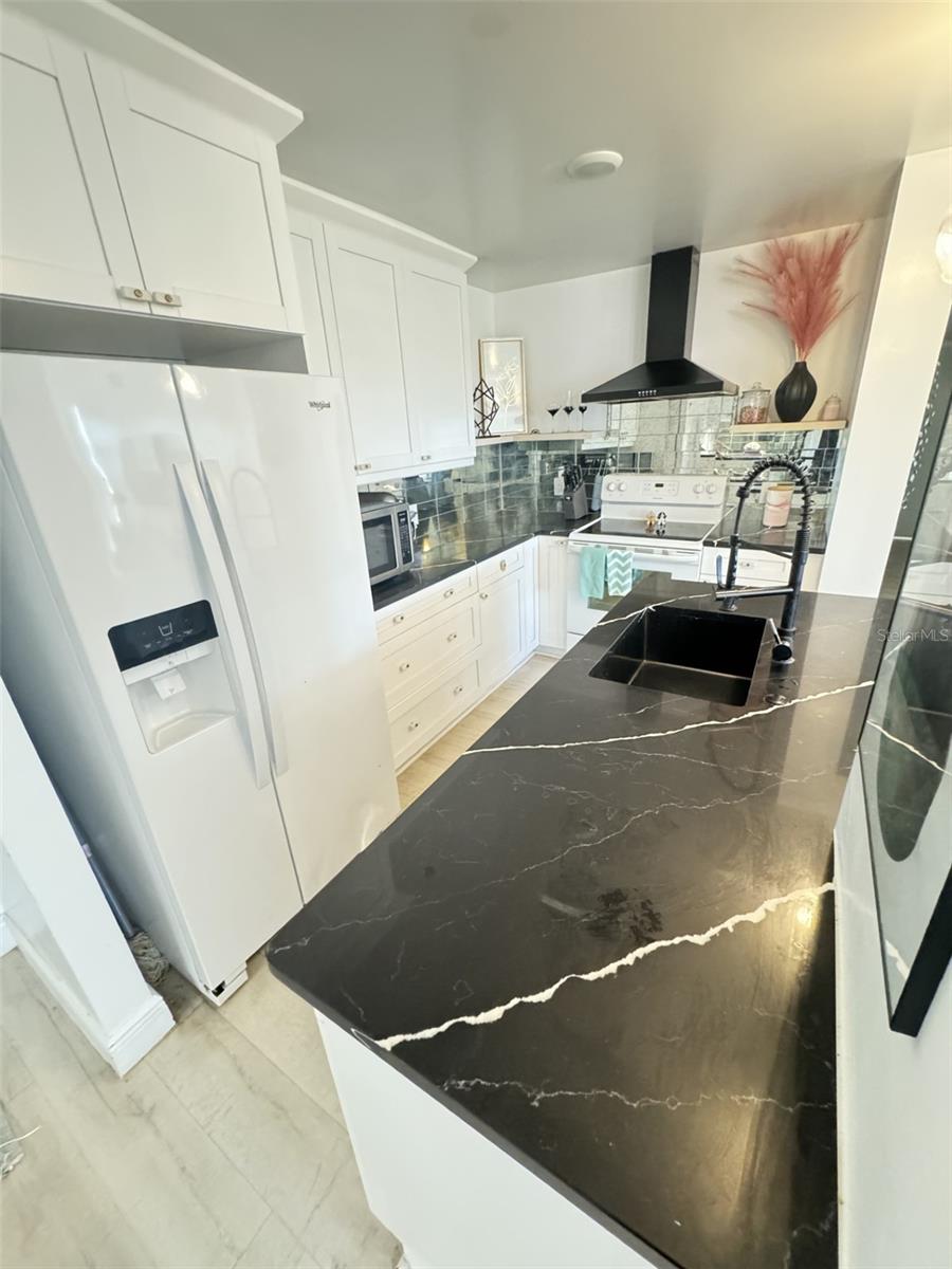4141 BAYSHORE BOULEVARD 1103