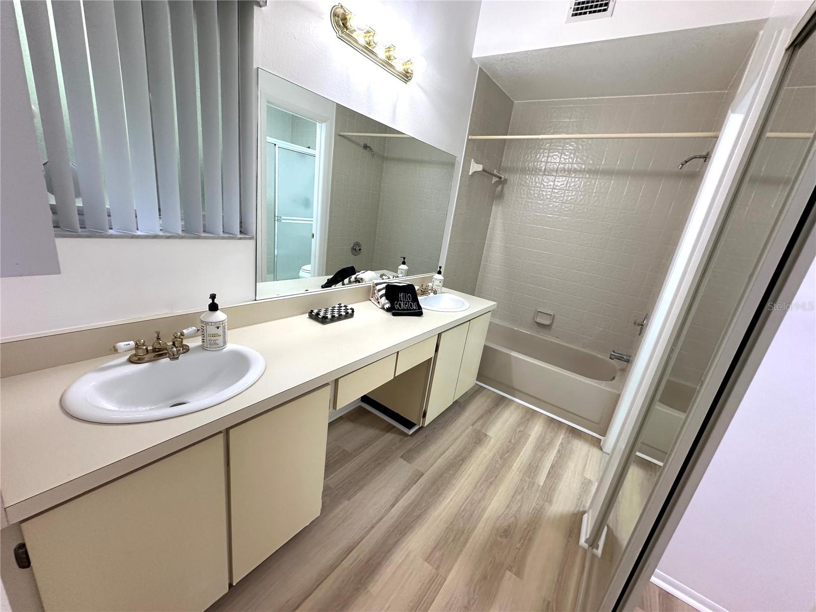 OAK HARBOUR SEC 3 A CONDO - Residential