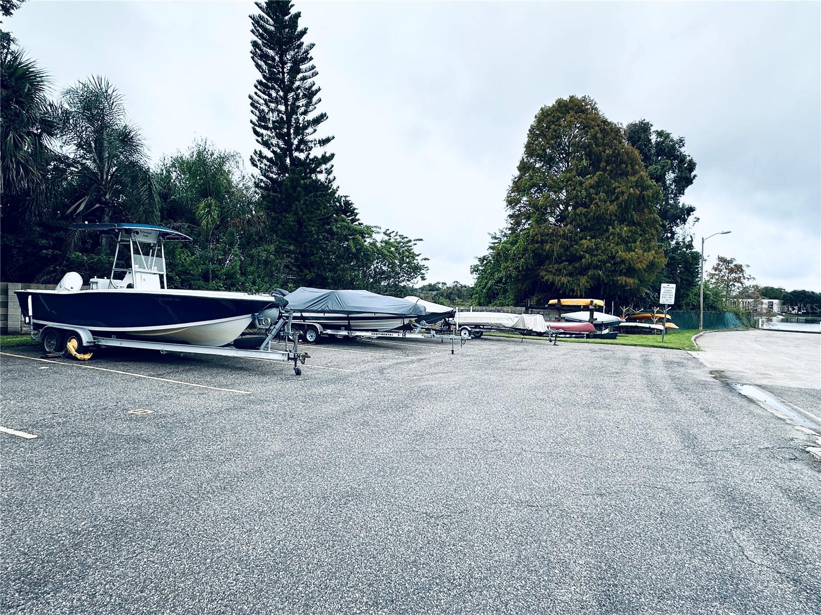 OAK HARBOUR SEC 3 A CONDO - Residential