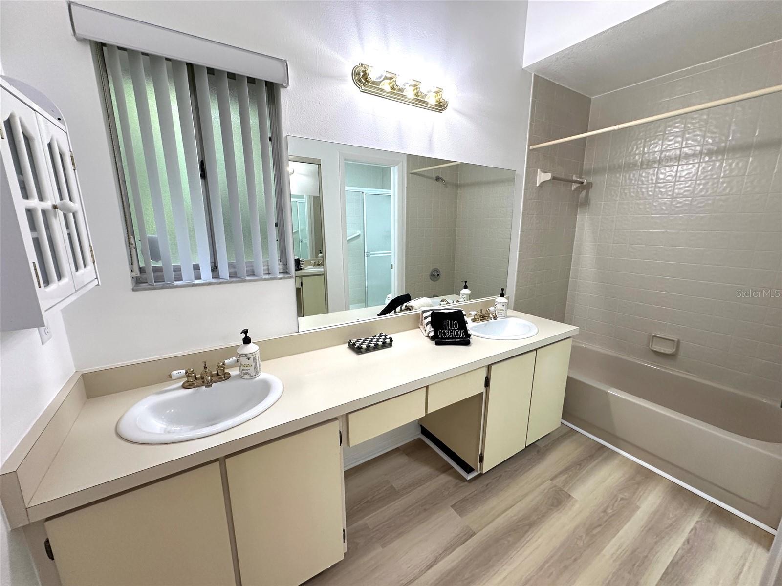 OAK HARBOUR SEC 3 A CONDO - Residential