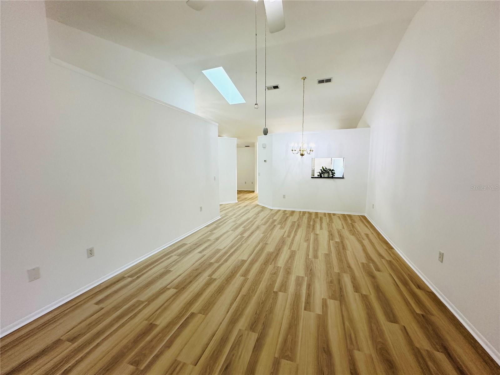 OAK HARBOUR SEC 3 A CONDO - Residential