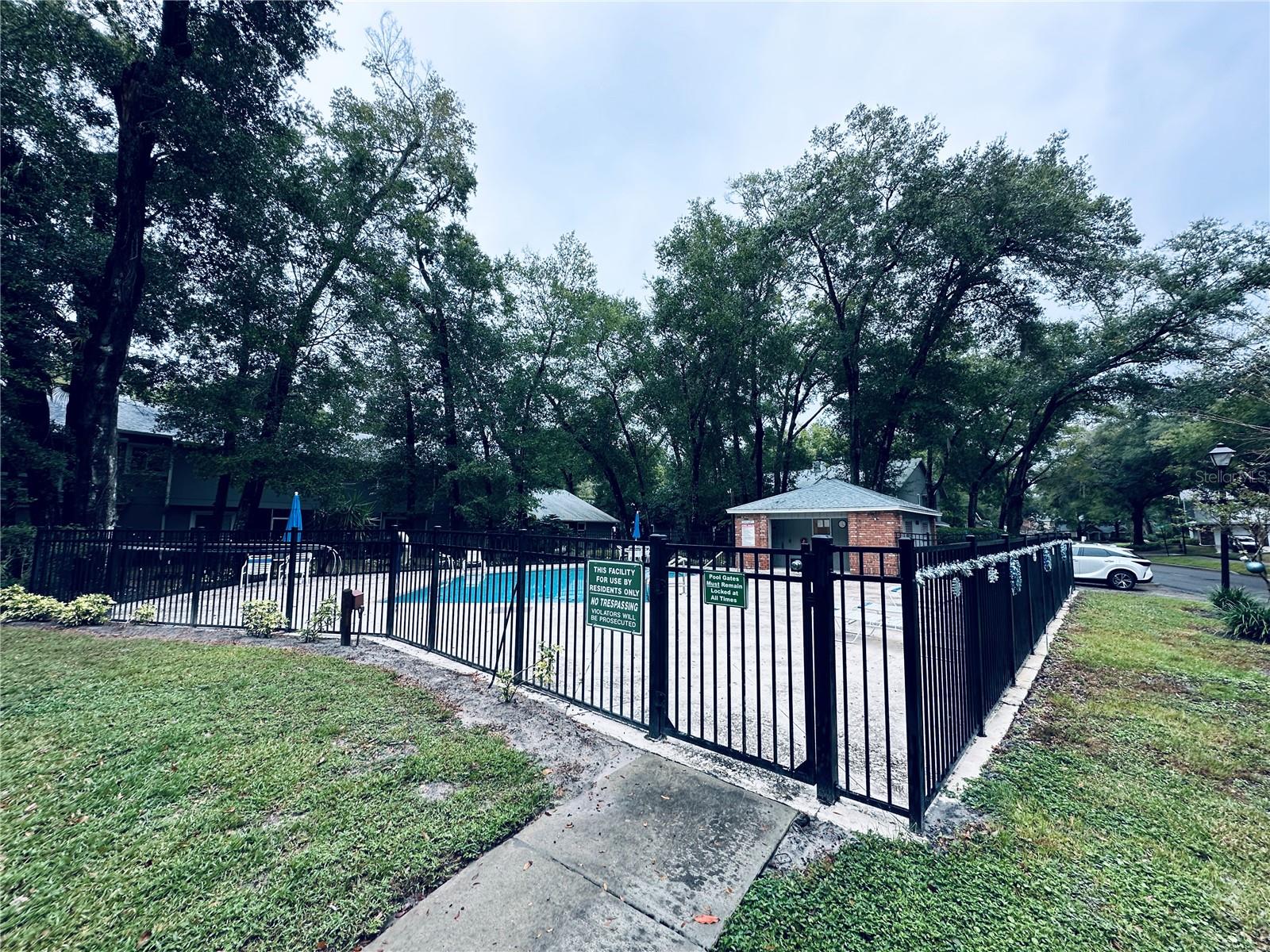 OAK HARBOUR SEC 3 A CONDO - Residential