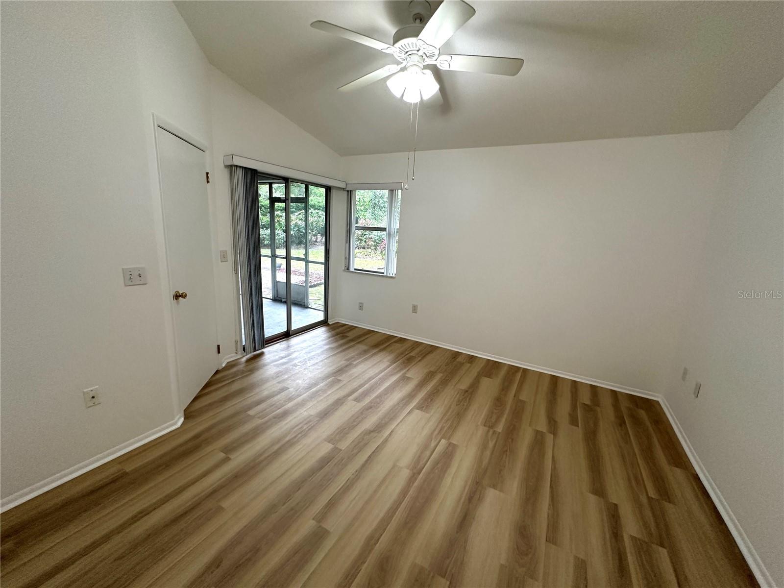 OAK HARBOUR SEC 3 A CONDO - Residential