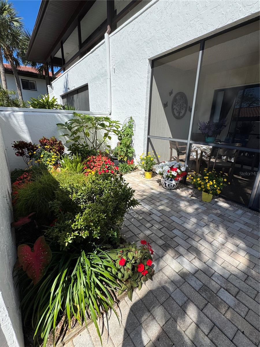 VALENCIA GARDEN III - Residential