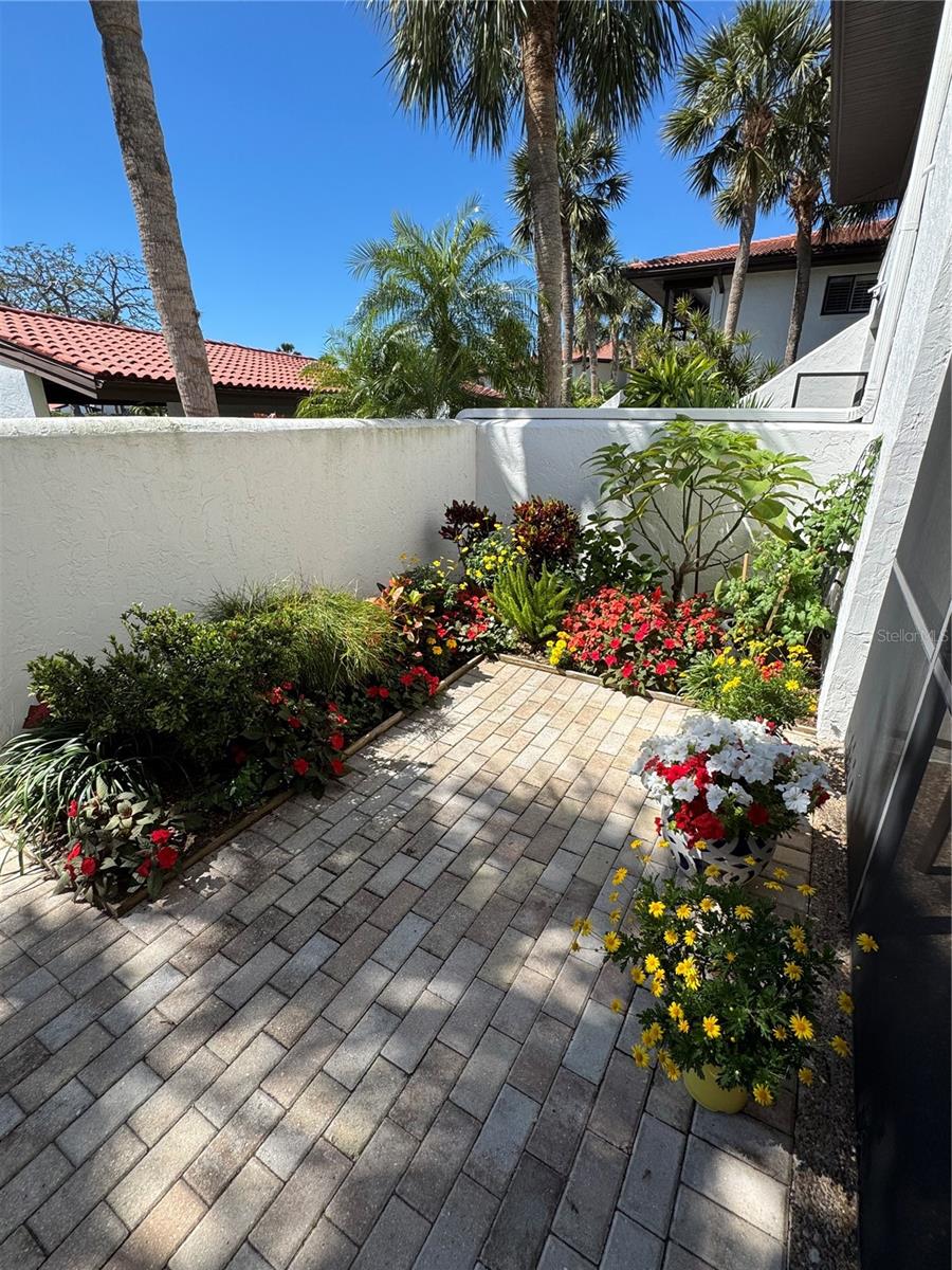 VALENCIA GARDEN III - Residential