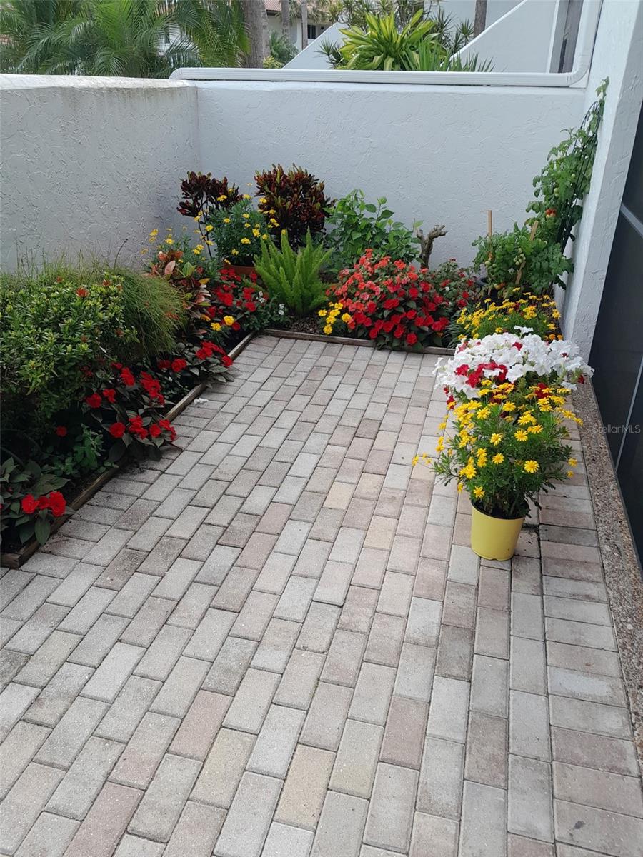 VALENCIA GARDEN III - Residential