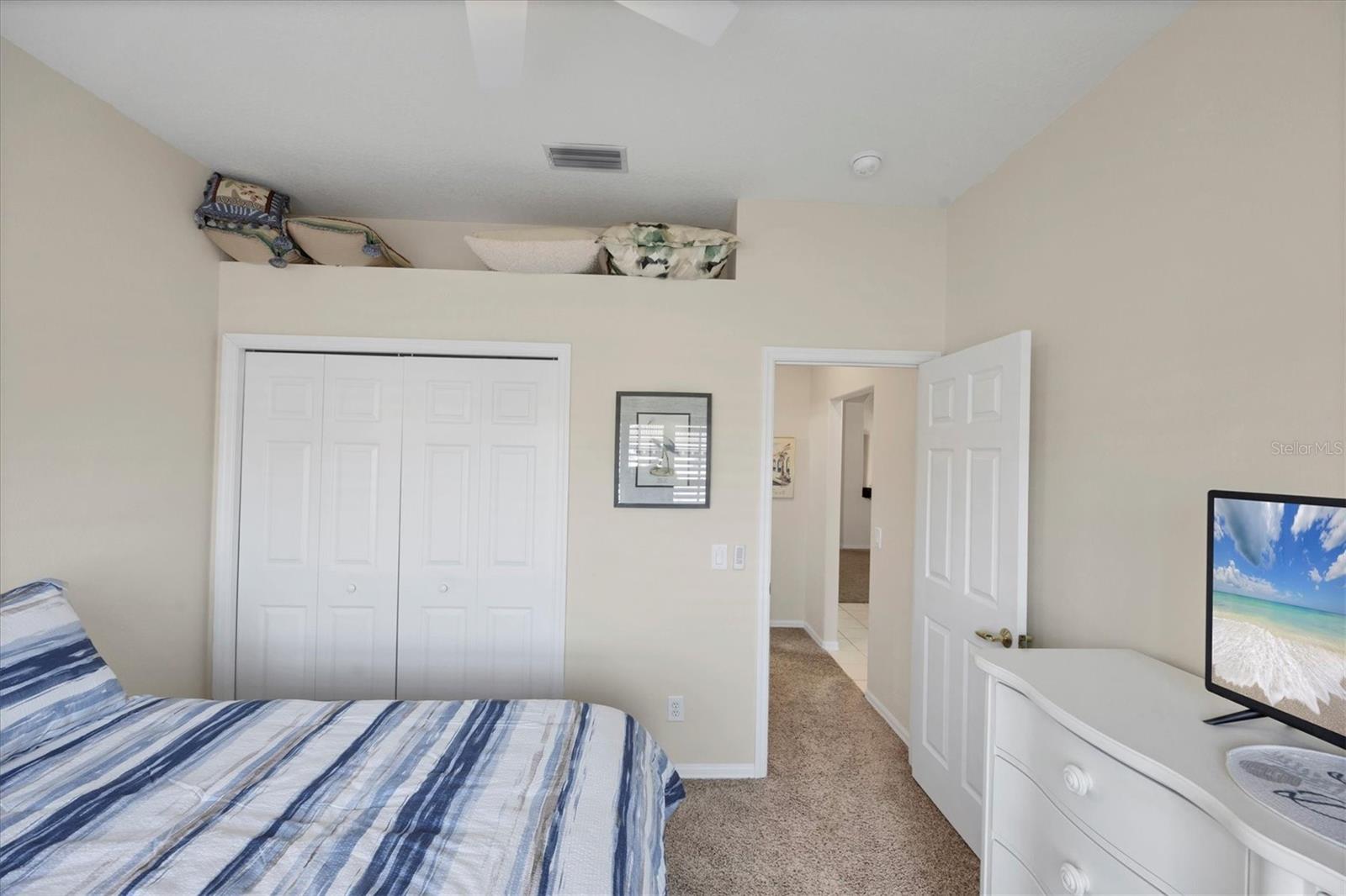 PELICAN POINTE GOLF & COUNTRY CLUB - Residential