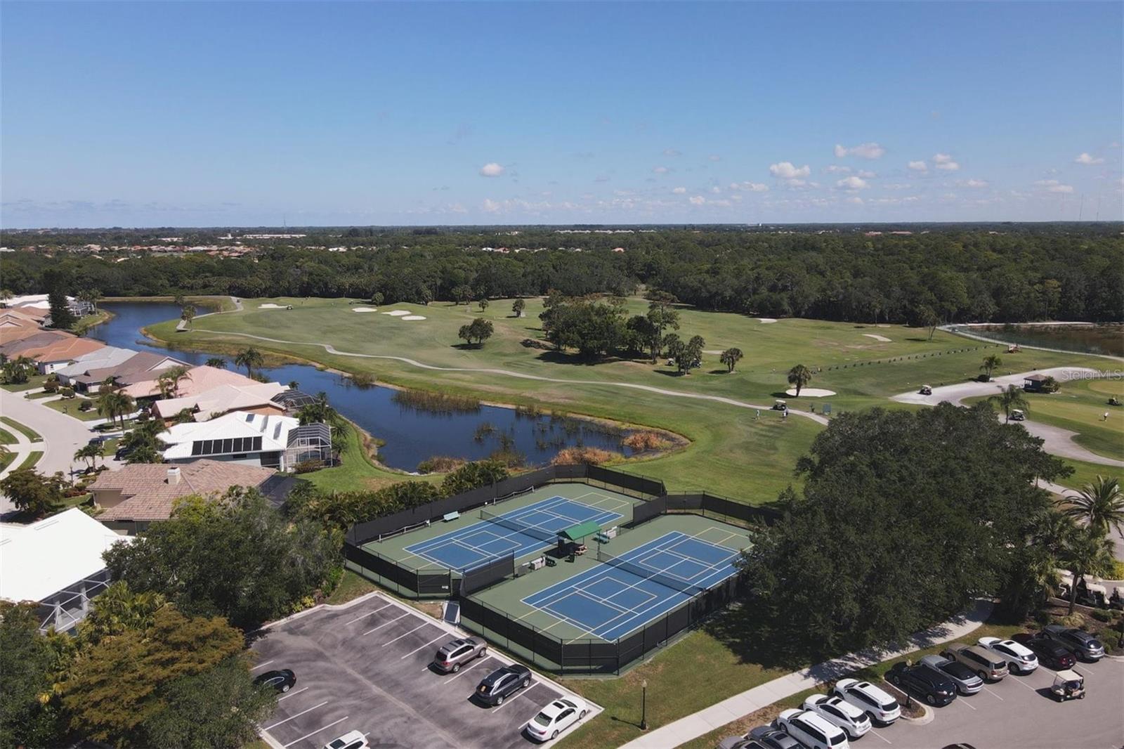PELICAN POINTE GOLF & COUNTRY CLUB - Residential
