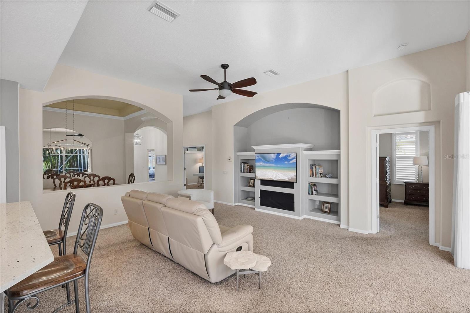 PELICAN POINTE GOLF & COUNTRY CLUB - Residential