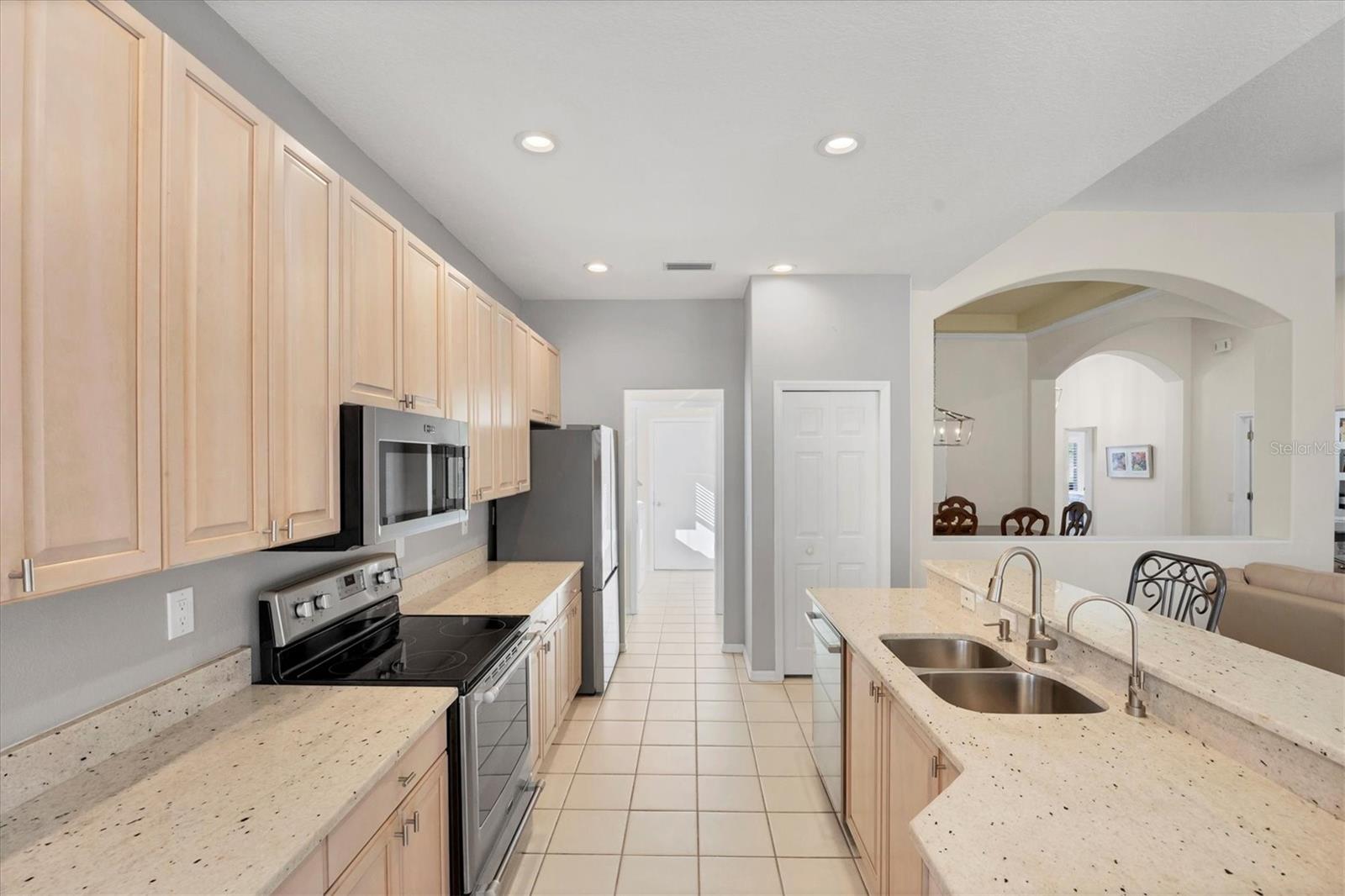 PELICAN POINTE GOLF & COUNTRY CLUB - Residential