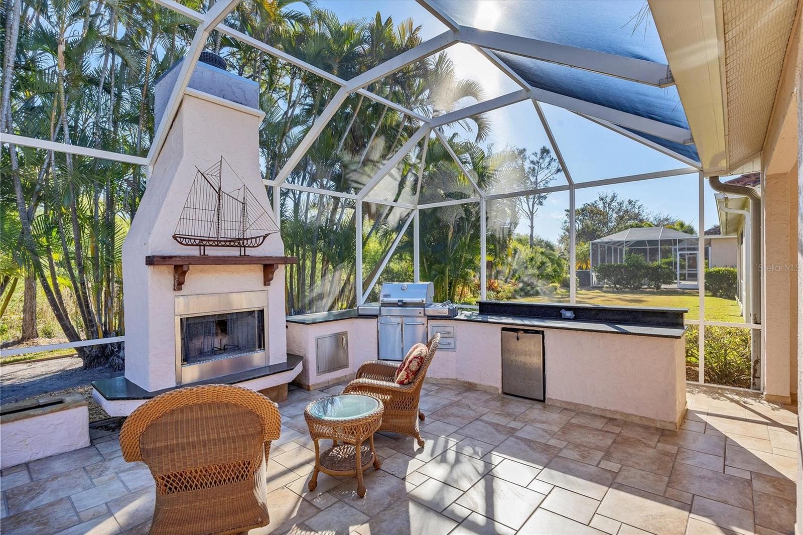 PELICAN POINTE GOLF & COUNTRY CLUB - Residential